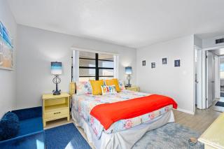 Beachfront 4th Floor Condo with Spectacular Beach & Ocean Views and Pool! - New Smyrna Beach - 6