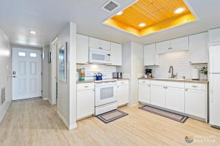 Beachfront 4th Floor Condo with Spectacular Beach & Ocean Views and Pool! - New Smyrna Beach - 4