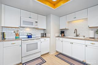Beachfront 4th Floor Condo with Spectacular Beach & Ocean Views and Pool! - New Smyrna Beach - 3