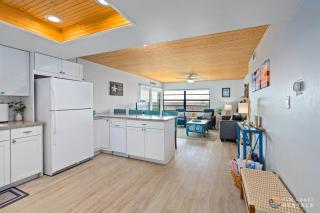 Beachfront 4th Floor Condo with Spectacular Beach & Ocean Views and Pool! - New Smyrna Beach - 2