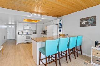 Beachfront 4th Floor Condo with Spectacular Beach & Ocean Views and Pool! - New Smyrna Beach - 1