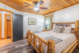 Cozy Forest Retreat with Hot Tub & Pool Access - Sevierville - 7