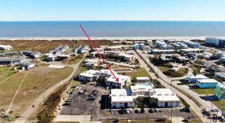Pour Me a Vacation Mins to Beach Community PoolTennis Court Private Balcony - 8