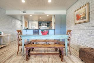 Pour Me a Vacation Mins to Beach Community PoolTennis Court Private Balcony - 1