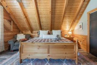 Cozy Spacious Cabin with Hot Tub, BBQ near Parkway - Pigeon Forge - 3