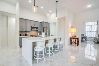 7 Mi to Dtwn Cape Coral Home with Pool and Spa! - Cape Coral - 2