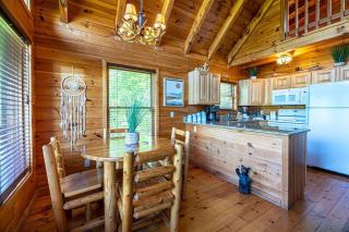 Private & Cozy Mountain View Cabin, Hot tub & 2Kings - Sevierville - 1