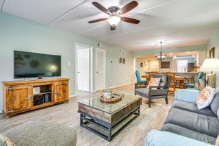 Walk to Beach Condo with Pool Access in Texas! - South Padre Island - 5