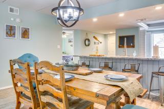 Walk to Beach Condo with Pool Access in Texas! - South Padre Island - 3
