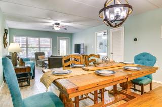 Walk to Beach Condo with Pool Access in Texas! - 4