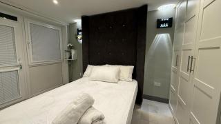 Stylish 1-Bedroom Escape - London - 9
