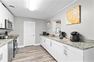 Relaxing Pool Home for Family Getaway Close to Tampa Zoo, Busch Gardens, Restaurants and Shopping! - Tampa - 4