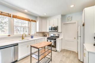 Bright Home Near Pine Lake with Deck and Yard - 9