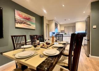 Elegant 5-Bedroom Home - Hainault, Ilford - 3