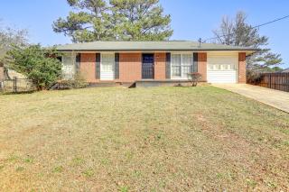 20 Mi to Atlanta Family Home with Private Yard - Jonesboro - 8