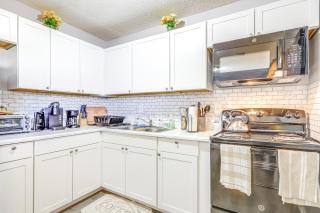 20 Mi to Atlanta Family Home with Private Yard - Jonesboro - 4