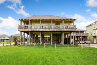 Barefoot Steps To The Beach, Beachfront, Hot Tub, Sleeps 14, Fire Pit - Bolivar Peninsula - 0