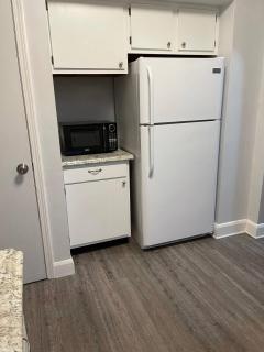 Contemporary and modern, furnished 2 BR apartments, filled with desirable amenities - Toledo - 1