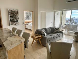 Oceanfront Condo for up to 7 - 2