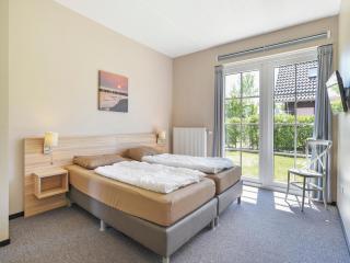 Spacious holiday home just 700 m from the beach - Nieuwvliet - 1