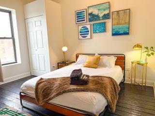 McCormick Pl HUGE 5Br 2Ba with Pool table and optional parking sleeps 12 - Chicago - 7