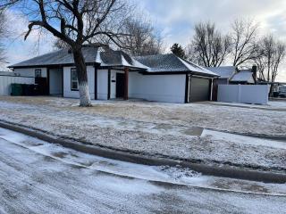 Simple Modern House - Oklahoma City - 3