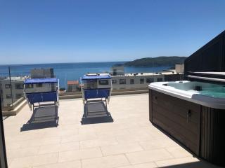 Horizon Two bedroom Penthouse with Hot tub - 9