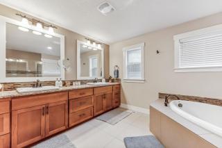 Spacious family and kids friendly house with backyard, fireplace, grill perfect for work crews - Beaverton - 2