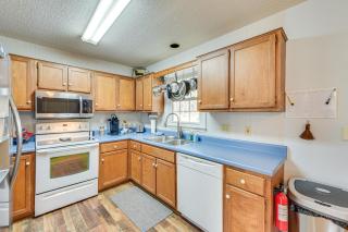 Cozy Couples Getaway with Private Yard in Cameron - Johnsonville - 3