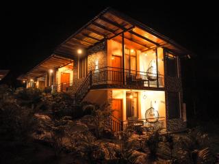 Royal River Suites & Spa Aparthotel - Mindo - 2