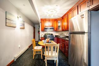 BEST LOCATION IN QUEENS, Everything is near by - Queens - 1