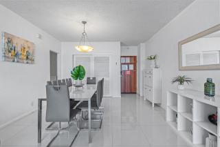 Great Apartment with beach access - 4