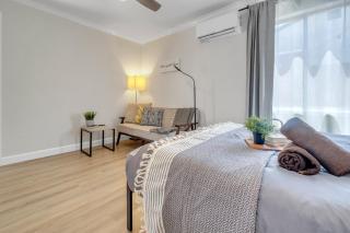 Centrally Located LA Private Studio with Food Scene - 5