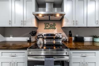 Contemporary Coastal Oasis Awaits - 7