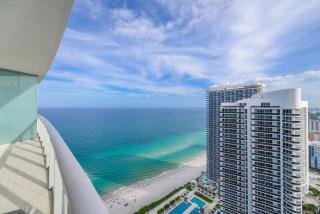 Sky-High Beachfront Penthouse: Stunning Views Pool Gym - Hallandale Beach - 0