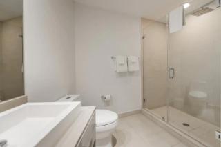 Sky-High Beachfront Penthouse: Stunning Views Pool Gym - Hallandale Beach - 6