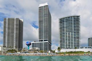 Sky-High Beachfront Penthouse: Stunning Views Pool Gym - Hallandale Beach - 4