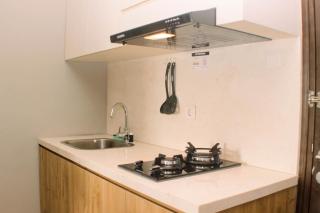 Stunning and Comfortable 1BR Apartment Mustika Golf Residence By Travelio - Bekasi - 5