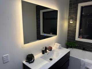 Contemporary Haven on Jarden Mile - 7