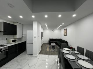 Spacious 4 Bed Home - Sleeps 7 Garden & Parking - Birmingham - 6