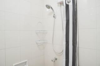 Cozy Stay Studio Signature Park Grande Apartment By Travelio - Jakarta - 5