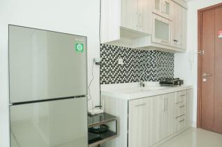 Cozy Stay Studio Signature Park Grande Apartment By Travelio - Jakarta - 1