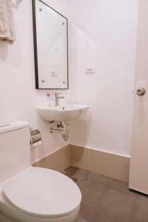 Stylish 1BR City Apartment - Iloilo - 2