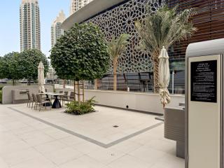 Panoramic 2BR with Pool & Burj View Next to Mall - 2