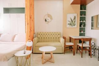 Sleek Stylish Urban Loft - 9