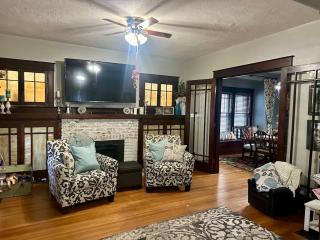 Bungalow on National Historic Street - 6