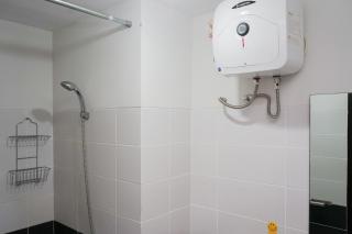 Cozy Stay Studio Apartment at Scientia Residence By Travelio - 4