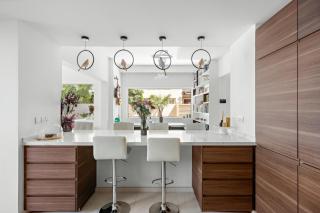 Elegant lakeside villa with a private pool - 6