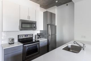 Blueground The Loop pool gym nr Willis CHI-1178 - 2