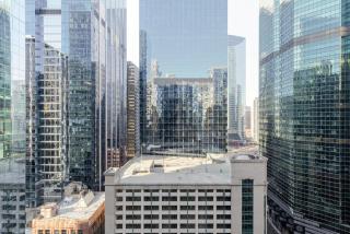 Blueground The Loop pool gym nr Willis CHI-1178 - 4